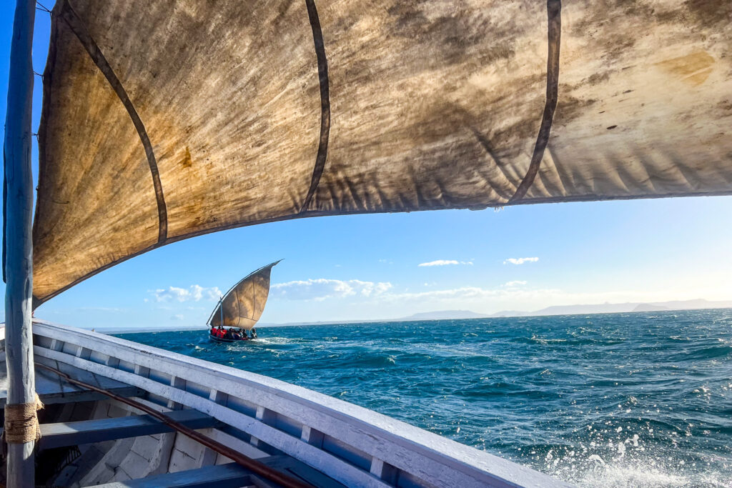 Bateau à voile sur la mer