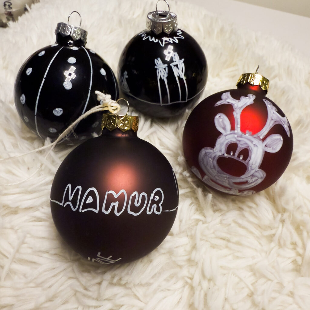 atelier-vade-boule-de-noël-de-namur-en-vente-à-l-'-église-saint-Jacques-à-Namur