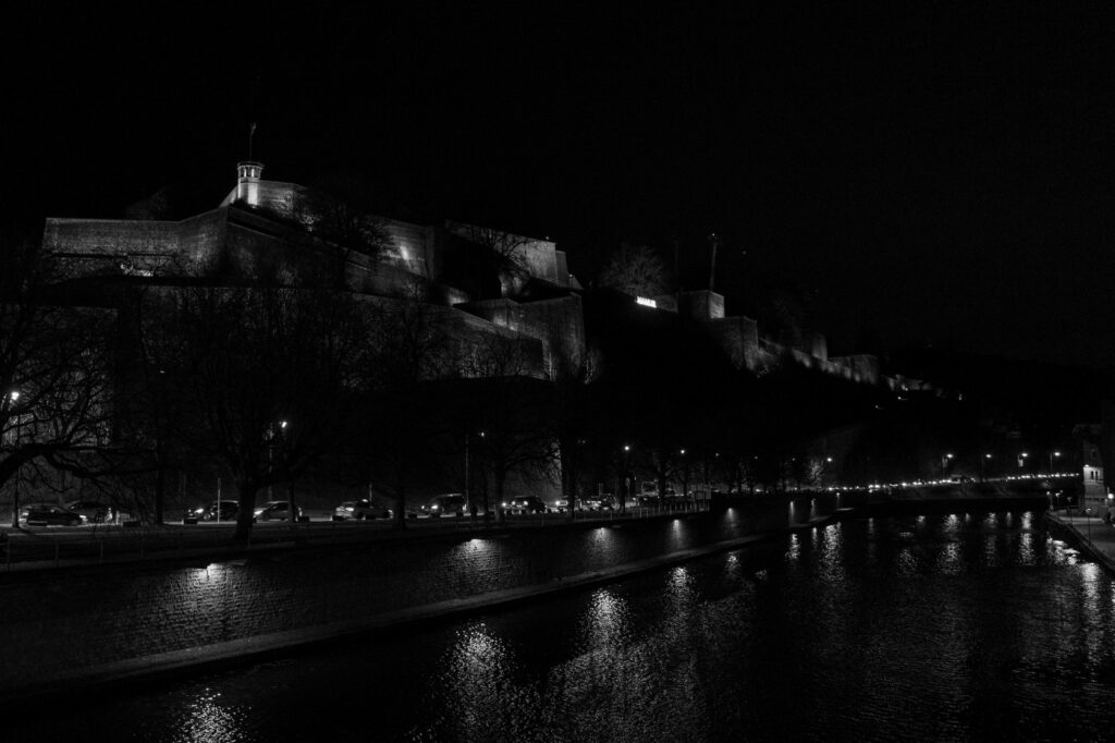 photos de la Citadelle de Namur éclairée depuis le pont réalisée par Valérie Decock de l'atelier VADE