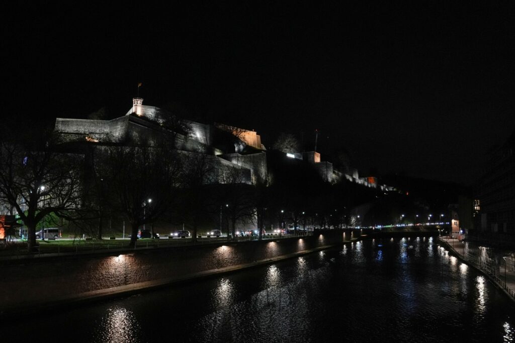 photos de la Citadelle de Namur éclairée depuis le pont réalisée par Valérie Decock de l'atelier VADE