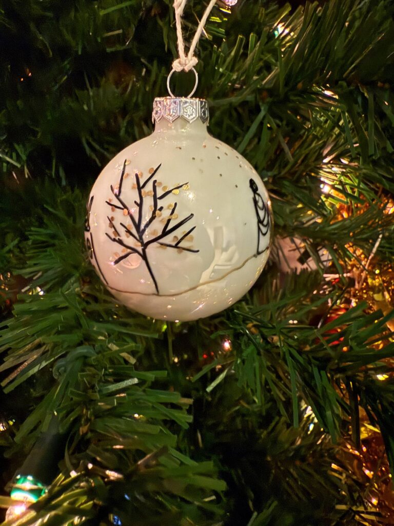 Arbre de Noël sur boule en verre, création artisanale VADE.