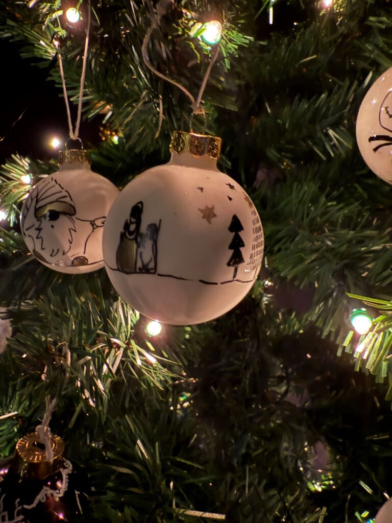 Paysage de Noël sur boule en verre, création artisanale VADE