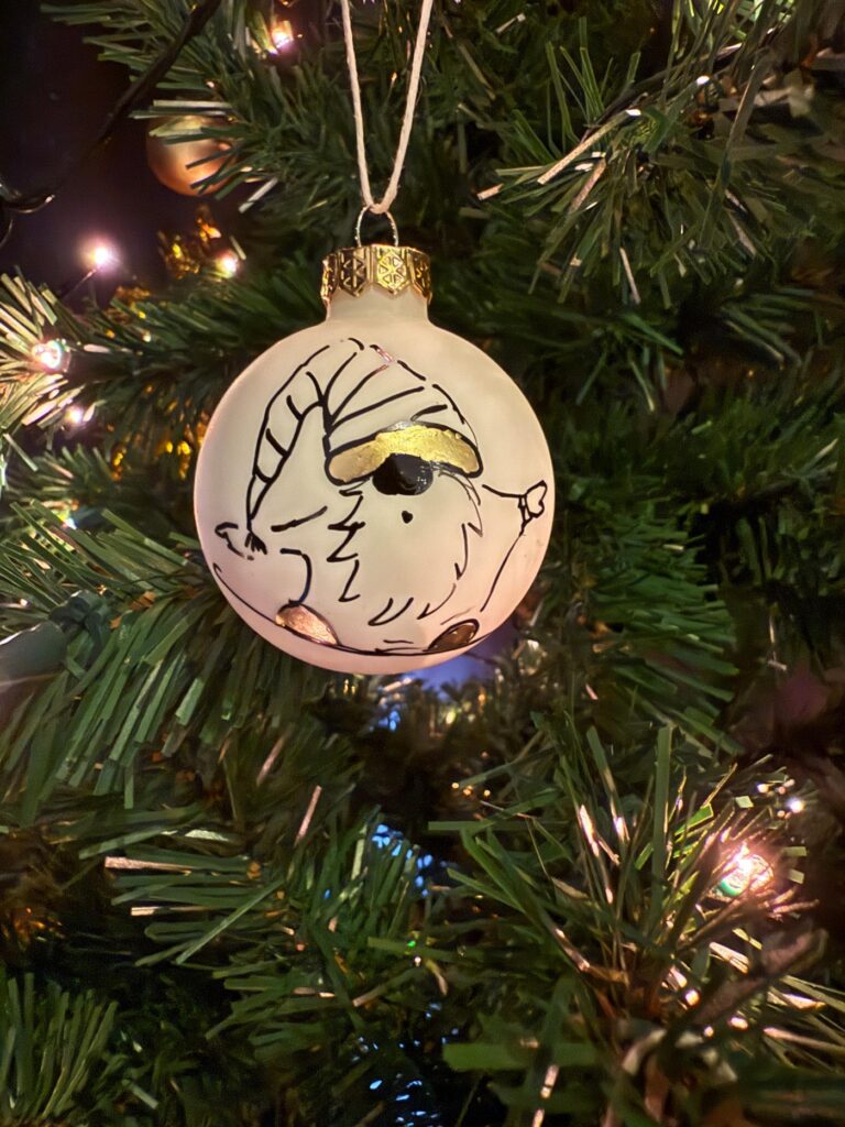 Gnome de Noël sur boule en verre, création artisanale VADE.